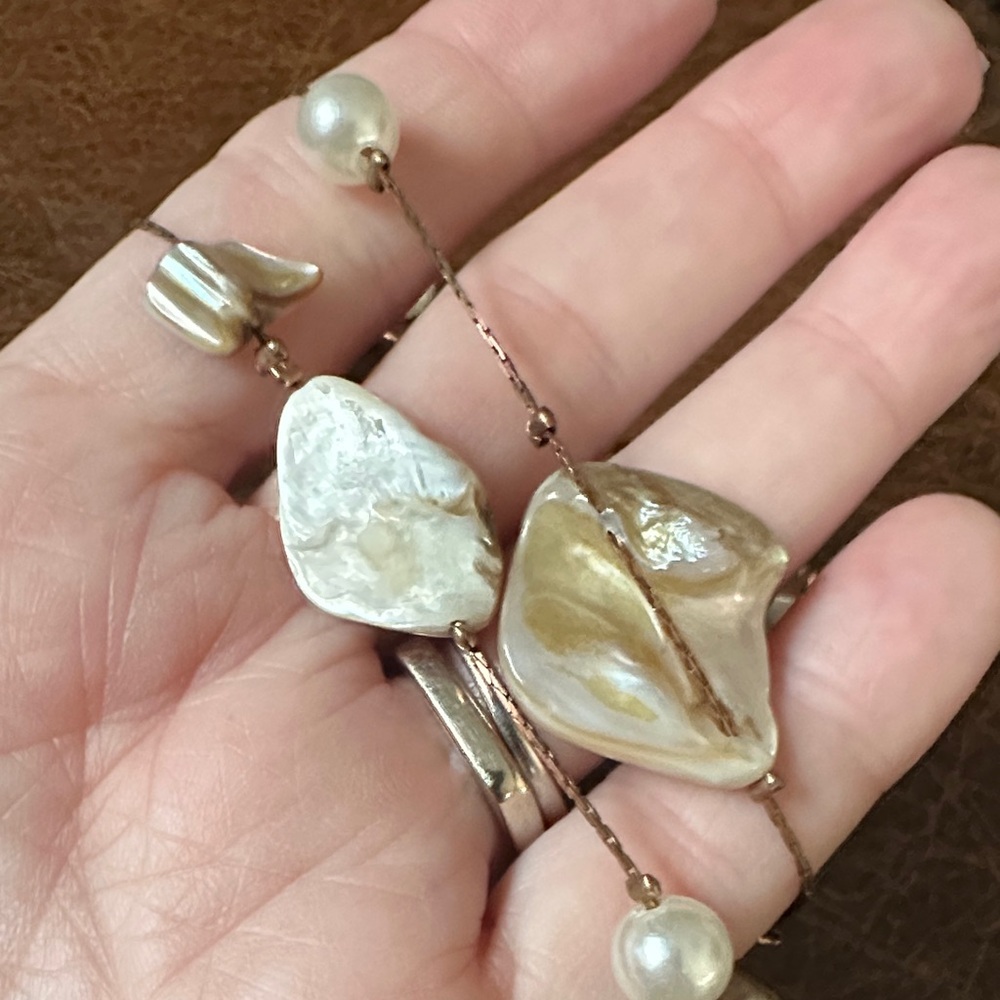 Shell and Pearl gold tone necklace